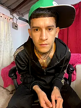 Snapshot of dilan_abraham12 chatting on 11/07/25, 03:17 dilan abraham12 online show from 11/07/25, 03:17