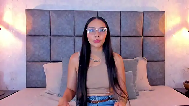 Roseaurora online show from 04/10/26, 12:21