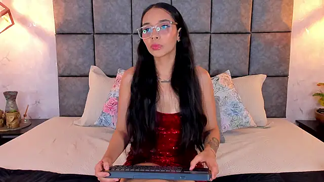 Roseaurora online show from 05/25/26, 10:32