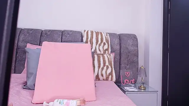 sweegirl69 online show from 11/18/25, 11:58