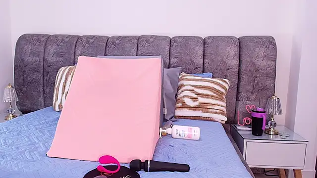 sweegirl69 online show from 11/23/25, 12:05