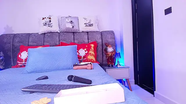 sweegirl69 online show from 12/15/25, 12:09