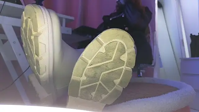 Snapshot of CruelSiren chatting on 11/26/25, 11:55 CruelSiren online show from 11/26/25, 11:55