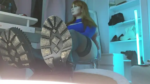 Snapshot of CruelSiren chatting on 12/04/25, 08:17 CruelSiren online show from 12/04/25, 08:17