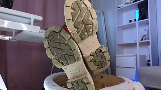 CruelSiren online show from 12/22/25, 09:56