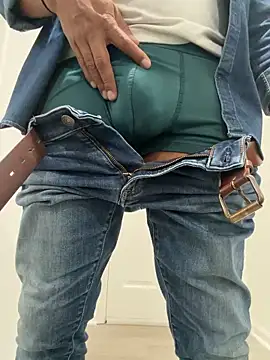 Snapshot of Pomloposho chatting on 10/20/25, 09:37 Pomloposho online show from 10/20/25, 09:37