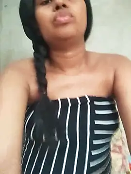 Snapshot of julietta1453 chatting on 12/16/25, 07:30 julietta1453 online show from 12/16/25, 07:30