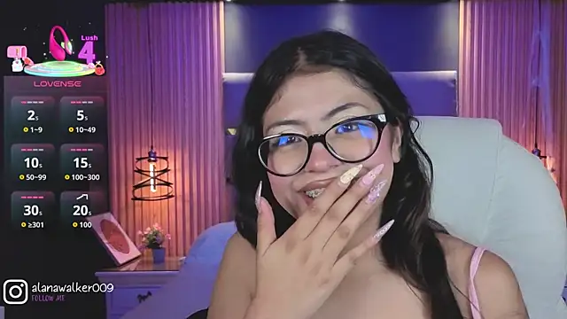 AlanaWalker9 online show from 11/18/25, 03:45