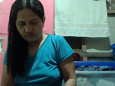 Snapshot of hotmama_063 chatting on 10/07/25, 08:17 hotmama 063 online show from 10/07/25, 08:17