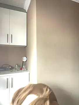 Snapshot of Moonzy77 chatting on 11/05/25, 01:22 Moonzy77 online show from 11/05/25, 01:22