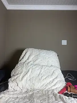 Snapshot of Moonzy77 chatting on 12/18/25, 12:11 Moonzy77 online show from 12/18/25, 12:11