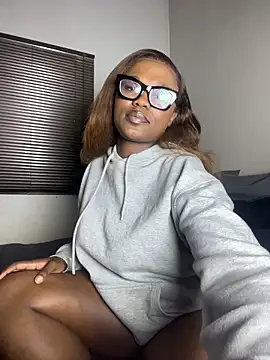 Snapshot of Moonzy77 chatting on 02/15/26, 09:11 Moonzy77 online show from 02/15/26, 09:11