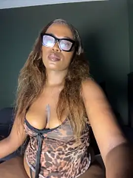 Snapshot of Moonzy77 chatting on 03/01/26, 06:21 Moonzy77 online show from 03/01/26, 06:21