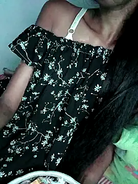 Snapshot of BunnyBloom25 chatting on 09/13/25, 04:18 BunnyBloom25 online show from 09/13/25, 04:18