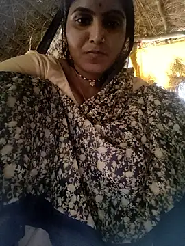 Snapshot of LUCKY_cut chatting on 10/23/25, 11:20 LUCKY cut online show from 10/23/25, 11:20