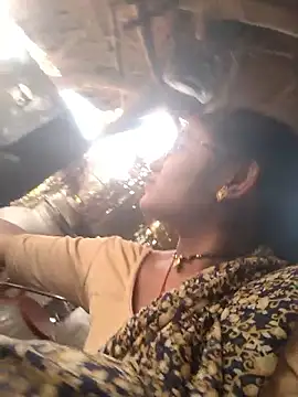 Snapshot of LUCKY_cut chatting on 10/24/25, 02:41 LUCKY cut online show from 10/24/25, 02:41