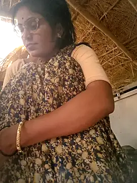 Snapshot of LUCKY_cut chatting on 10/27/25, 03:43 LUCKY cut online show from 10/27/25, 03:43