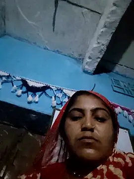 Snapshot of LUCKY_cut chatting on 10/28/25, 11:29 LUCKY cut online show from 10/28/25, 11:29