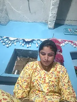 Snapshot of LUCKY_cut chatting on 11/10/25, 04:39 LUCKY cut online show from 11/10/25, 04:39