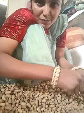 Snapshot of LUCKY_cut chatting on 11/15/25, 08:44 LUCKY cut online show from 11/15/25, 08:44