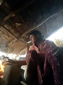 Snapshot of LUCKY_cut chatting on 11/20/25, 02:01 LUCKY cut online show from 11/20/25, 02:01