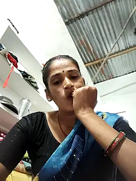 Nillohot online show from 10/16/25, 12:06