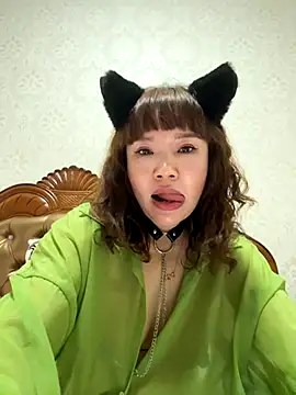 Snapshot of Xinlan-Asia chatting on 10/21/25, 11:33 Xinlan-Asia online show from 10/21/25, 11:33