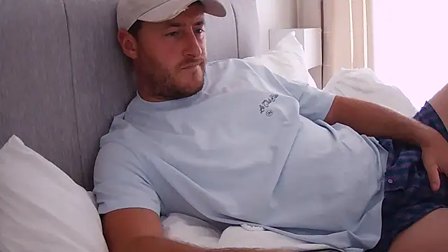 Snapshot of Londonlad818 chatting on 09/08/25, 04:17 Londonlad818 online show from 09/08/25, 04:17