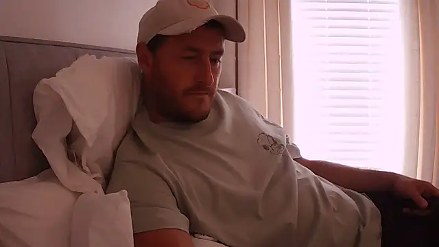 Snapshot of Londonlad818 chatting on 09/10/25, 12:38 Londonlad818 online show from 09/10/25, 12:38