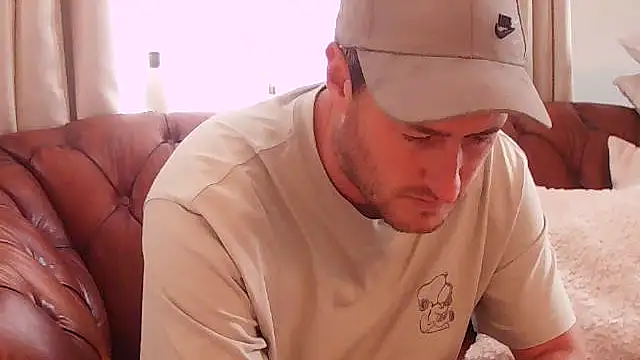 Snapshot of Londonlad818 chatting on 09/17/25, 01:24 Londonlad818 online show from 09/17/25, 01:24