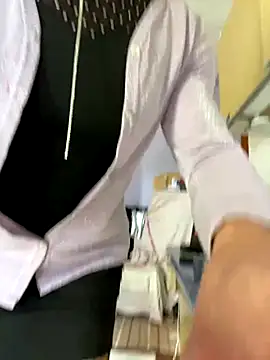 Snapshot of vikinylon chatting on 09/17/25, 11:23 vikinylon online show from 09/17/25, 11:23