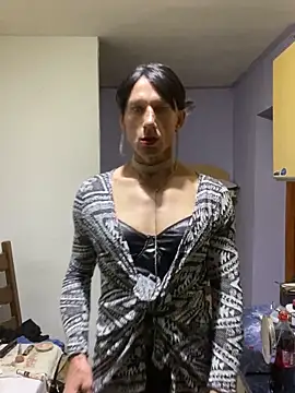 Snapshot of vikinylon chatting on 11/08/25, 01:28 vikinylon online show from 11/08/25, 01:28