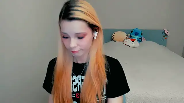 Kitten Alissa online show from 10/13/25, 07:14