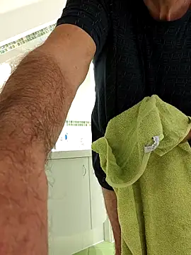 Snapshot of Oldmenhot66 chatting on 09/27/25, 04:17 Oldmenhot66 online show from 09/27/25, 04:17