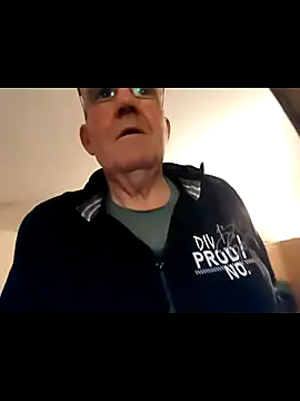 Snapshot of Oldmenhot66 chatting on 11/12/25, 06:08 Oldmenhot66 online show from 11/12/25, 06:08