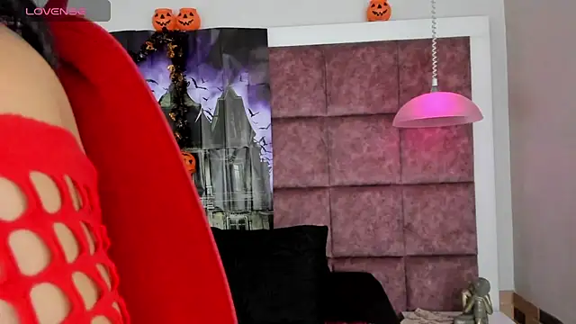 Snapshot of Ely09_ chatting on 10/31/25, 09:16 Ely09 online show from 10/31/25, 09:16