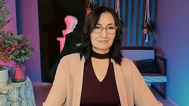 Snapshot of UnaTerra chatting on 09/13/25, 05:51 UnaTerra online show from 09/13/25, 05:51