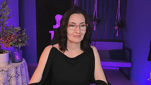 Snapshot of UnaTerra chatting on 09/14/25, 05:28 UnaTerra online show from 09/14/25, 05:28