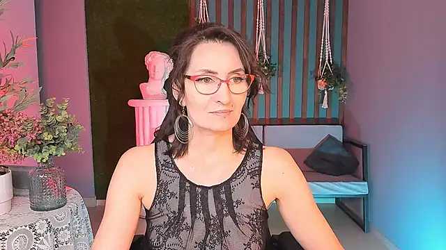 Snapshot of UnaTerra chatting on 09/21/25, 05:42 UnaTerra online show from 09/21/25, 05:42