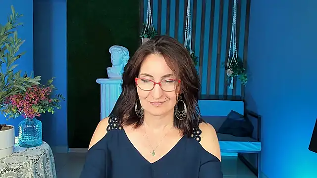 Snapshot of UnaTerra chatting on 09/25/25, 09:13 UnaTerra online show from 09/25/25, 09:13