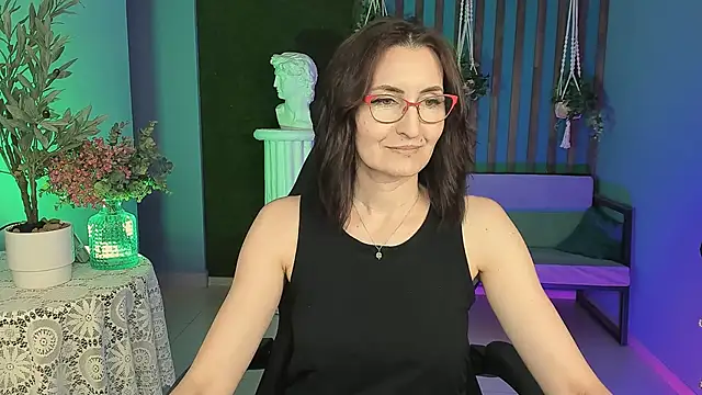 Snapshot of UnaTerra chatting on 10/04/25, 05:16 UnaTerra online show from 10/04/25, 05:16