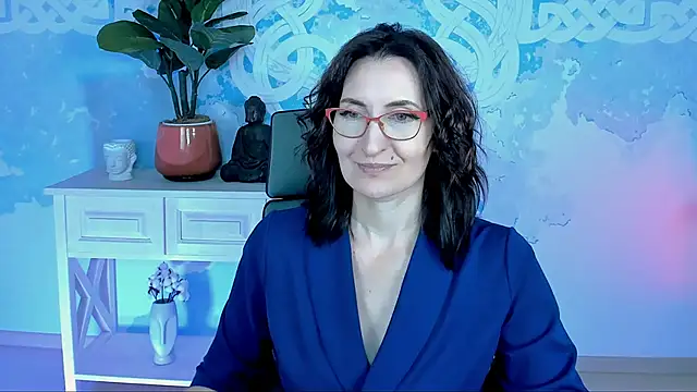 Snapshot of UnaTerra chatting on 10/10/25, 05:39 UnaTerra online show from 10/10/25, 05:39