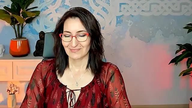 Snapshot of UnaTerra chatting on 10/18/25, 05:32 UnaTerra online show from 10/18/25, 05:32