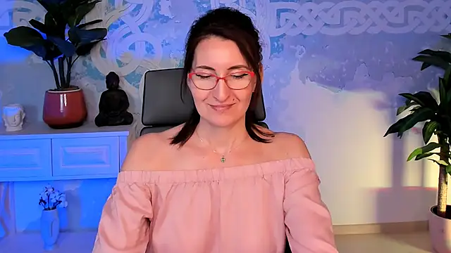 Snapshot of UnaTerra chatting on 10/21/25, 09:21 UnaTerra online show from 10/21/25, 09:21