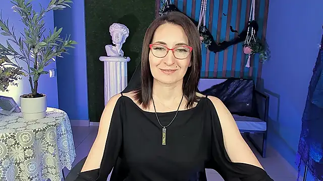 Snapshot of UnaTerra chatting on 10/23/25, 05:18 UnaTerra online show from 10/23/25, 05:18