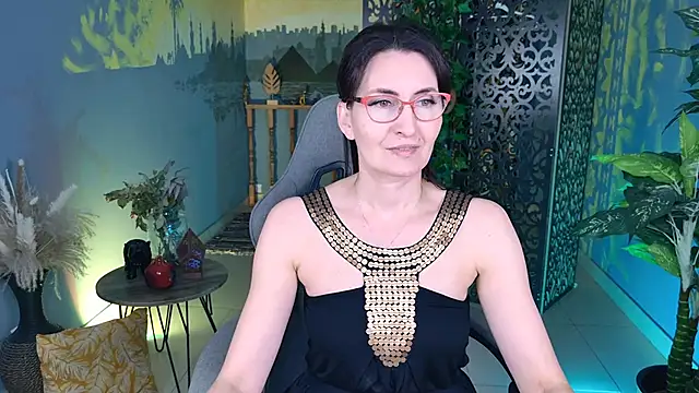 Snapshot of UnaTerra chatting on 11/10/25, 09:19 UnaTerra online show from 11/10/25, 09:19