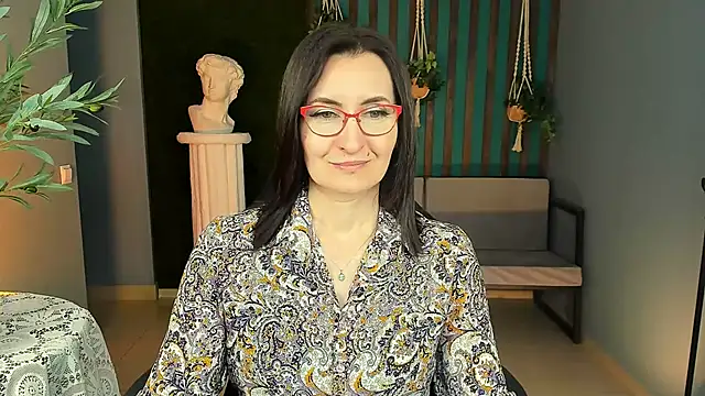 Snapshot of UnaTerra chatting on 11/11/25, 09:20 UnaTerra online show from 11/11/25, 09:20