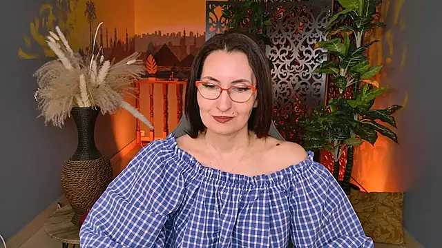 Snapshot of UnaTerra chatting on 11/22/25, 05:17 UnaTerra online show from 11/22/25, 05:17