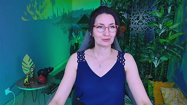 Snapshot of UnaTerra chatting on 11/30/25, 05:22 UnaTerra online show from 11/30/25, 05:22