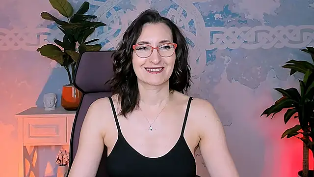 Snapshot of UnaTerra chatting on 12/01/25, 09:36 UnaTerra online show from 12/01/25, 09:36